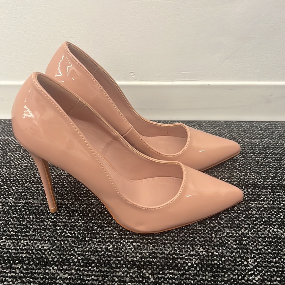 Fashion Nova Nude Shoe size 8 1/2
